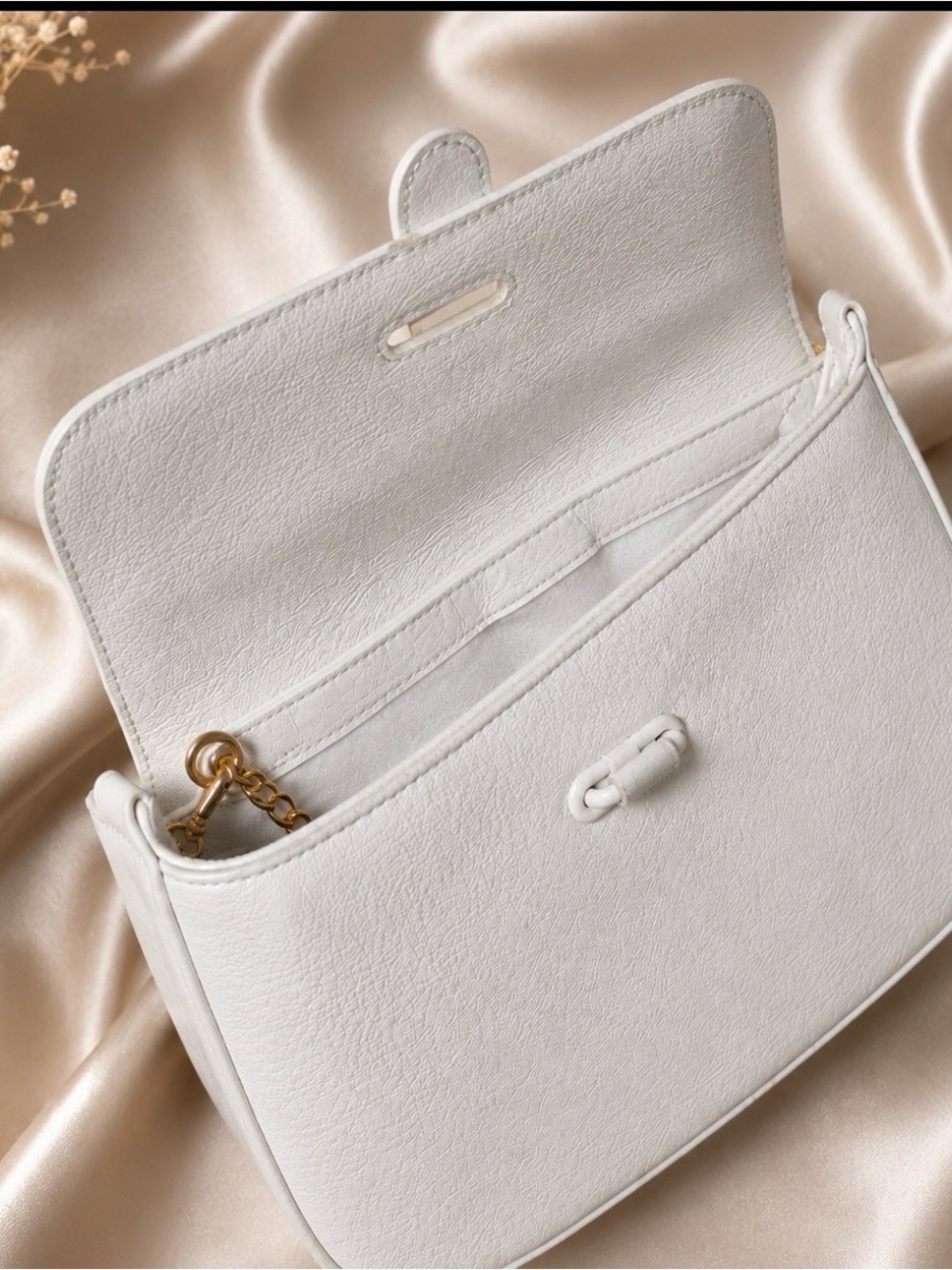 Gucci White Leather Shoulder Bag with Gold Chain Strap - Picture 8 of 11